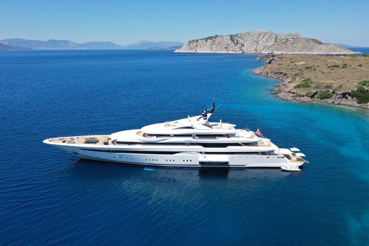 who owns the o'pari yacht